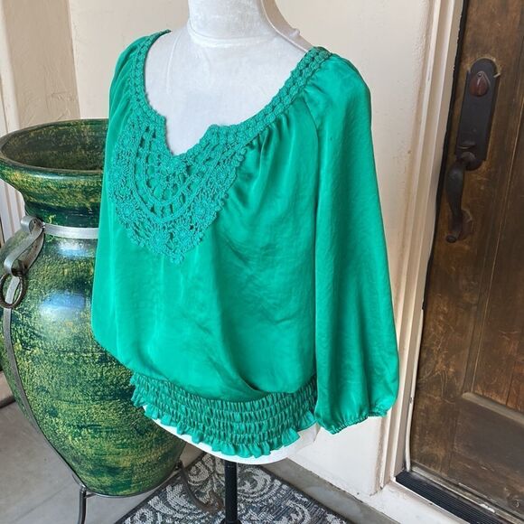 Green pullover elastic waist crochet adornment size 8 - Picture 2 of 5